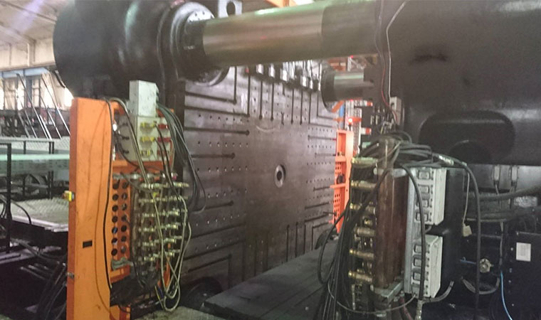 Installation of the quick mold change system on the 6500T largest injection machine in Australia